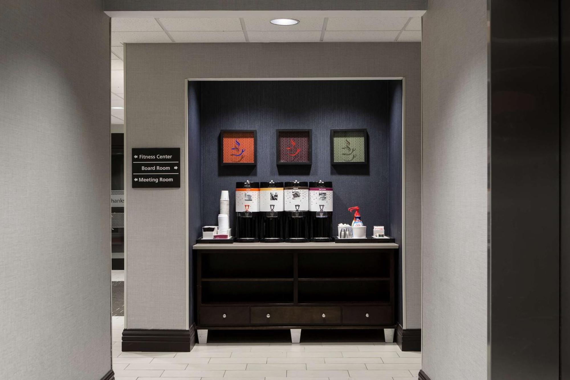 Hampton Inn Трой Экстерьер фото