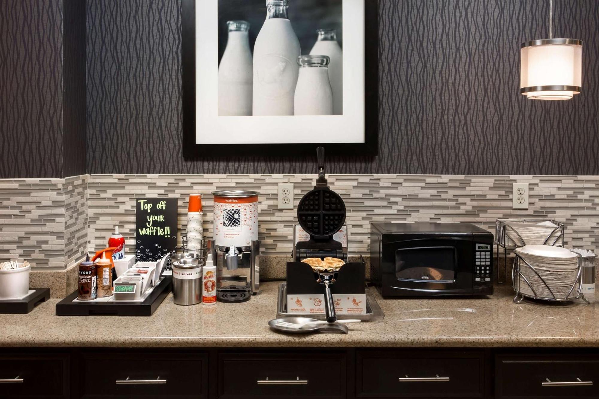 Hampton Inn Трой Экстерьер фото