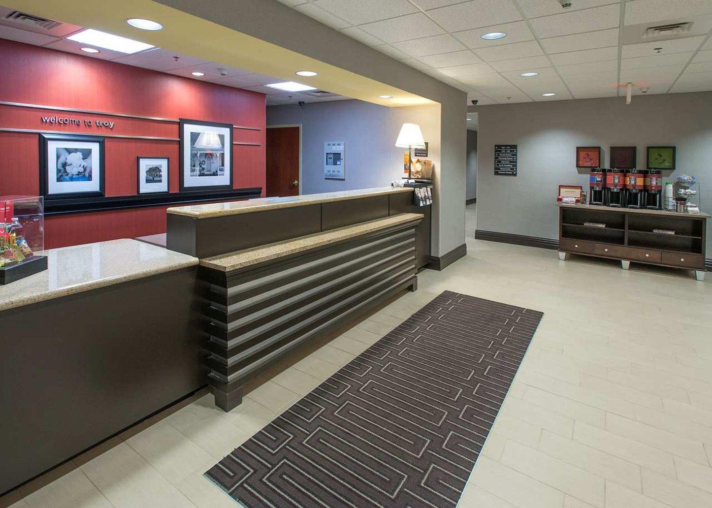 Hampton Inn Трой Экстерьер фото
