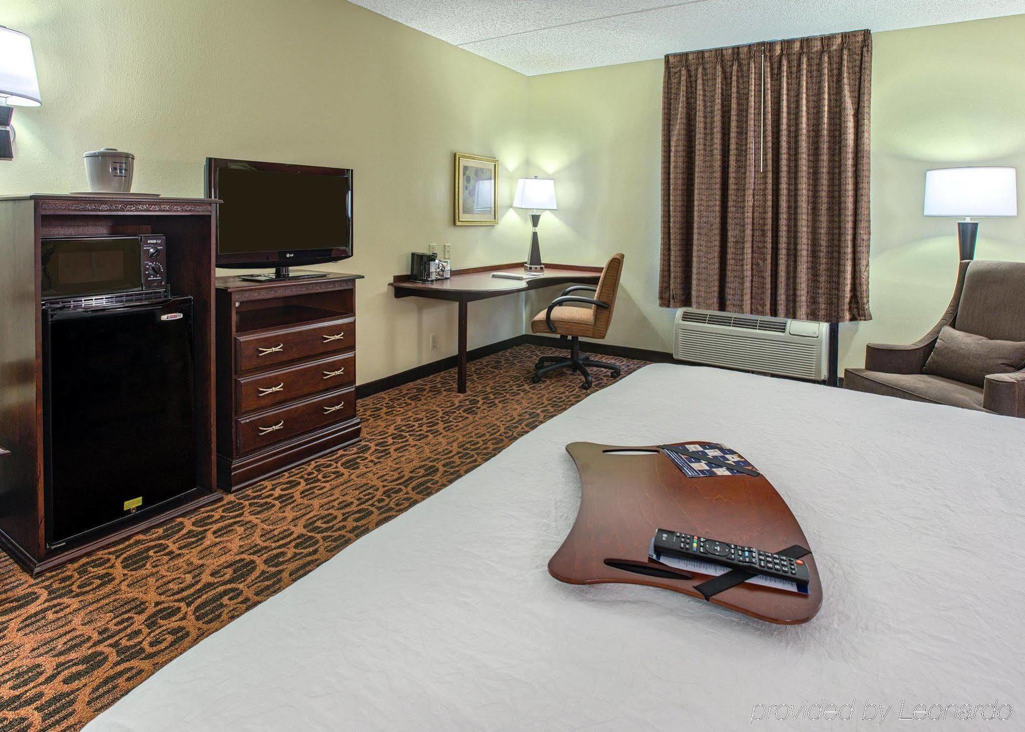 Hampton Inn Трой Экстерьер фото